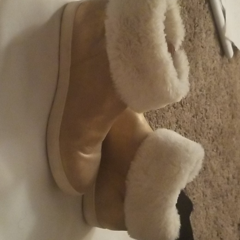I am selling cute kid size boots